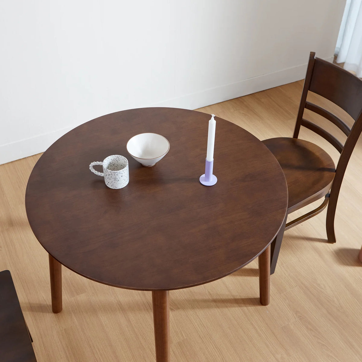 Livinia Aslan 35.4" Round Wooden Dining Table (Natural)