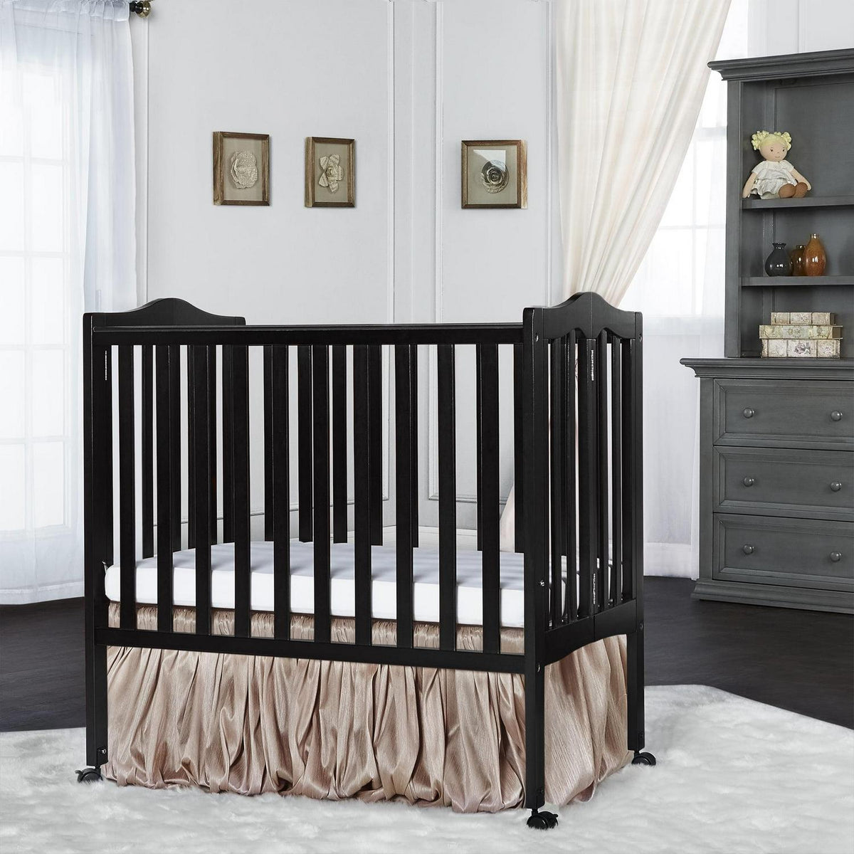 Dream On Me 2-in-1 Lightweight Folding Portable Crib. Black