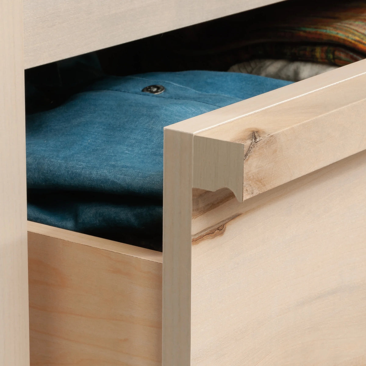 Sauder Harvey Park 4-Drawer Bedroom Chest, Pacific Maple Finish