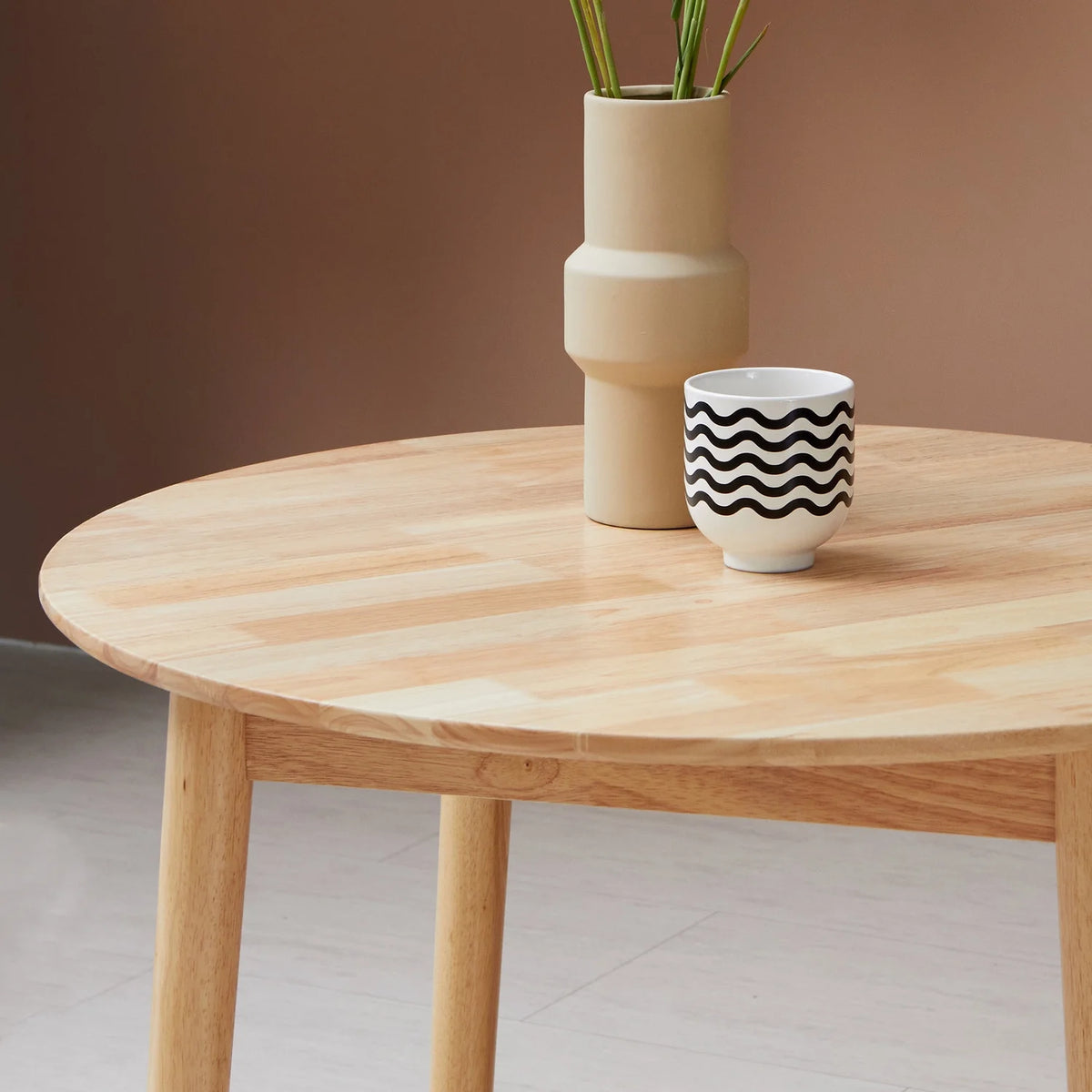 Livinia Aslan 35.4" Round Wooden Dining Table (Natural)