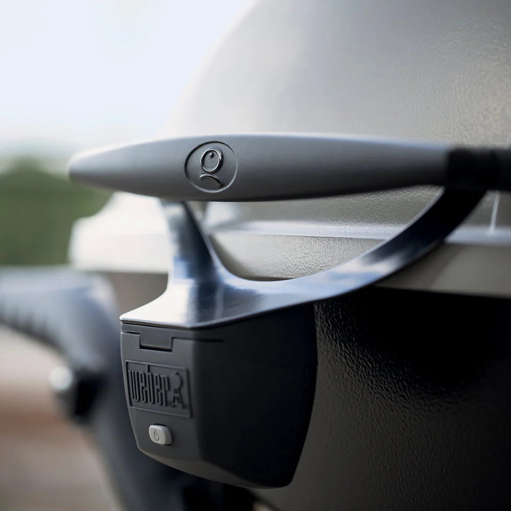 Q 3200 Liquid Propane Gas Grill in Titanium
