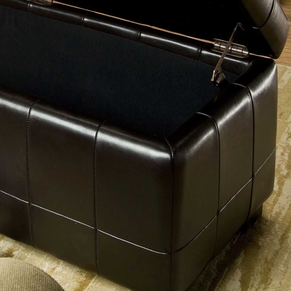 SAFAVIEH Large Manhattan Rustic Tufted Storage Bench, Brown