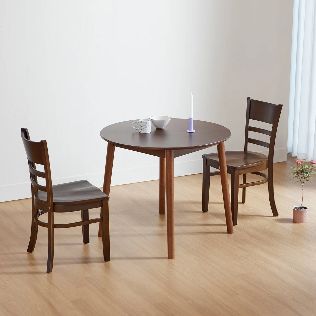 Livinia Aslan 35.4" Round Wooden Dining Table (Natural)