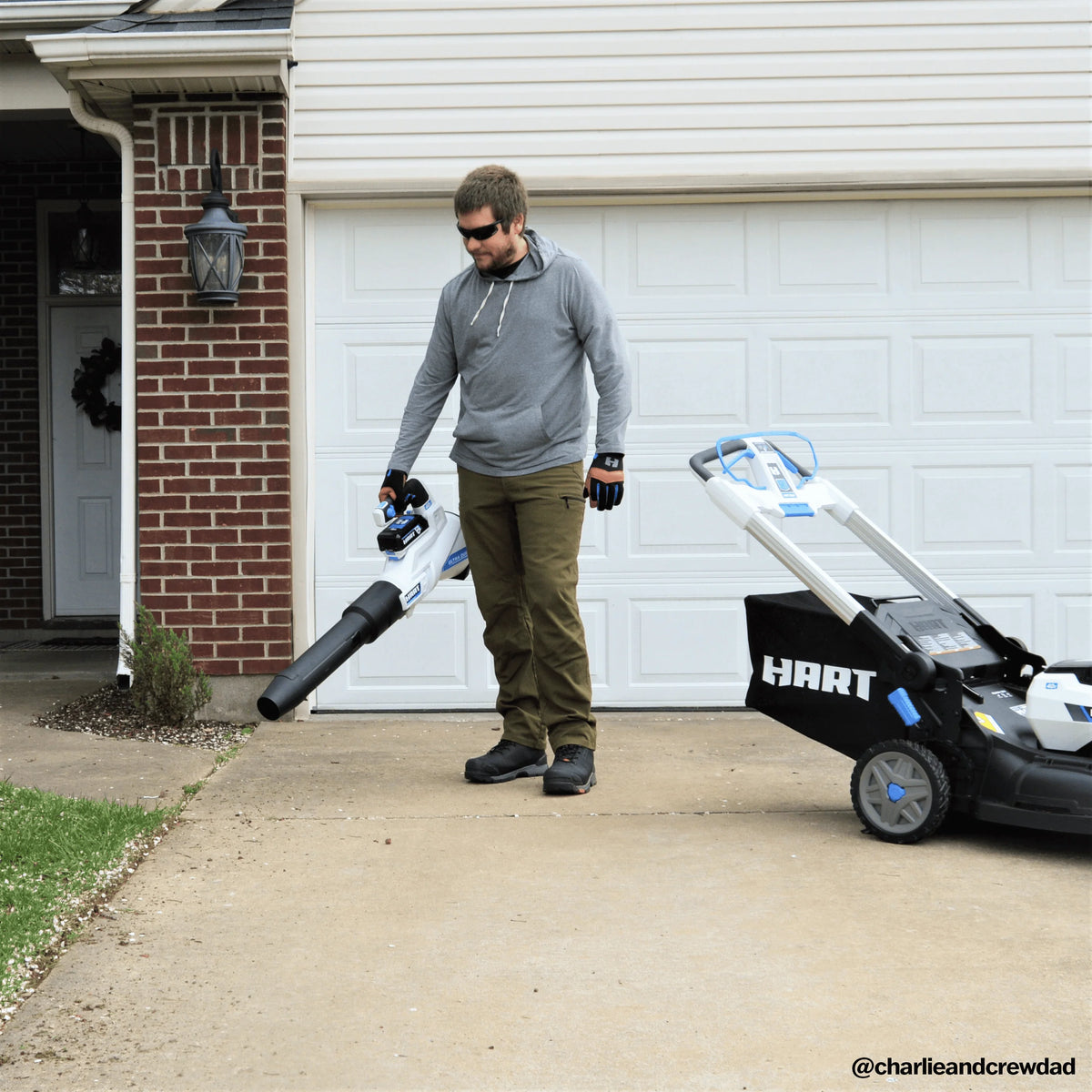 HART 40-Volt Cordless SUPERCHARGE Brushless 650 CFM Blower (1) 5.0 Ah Lithium Ion Battery