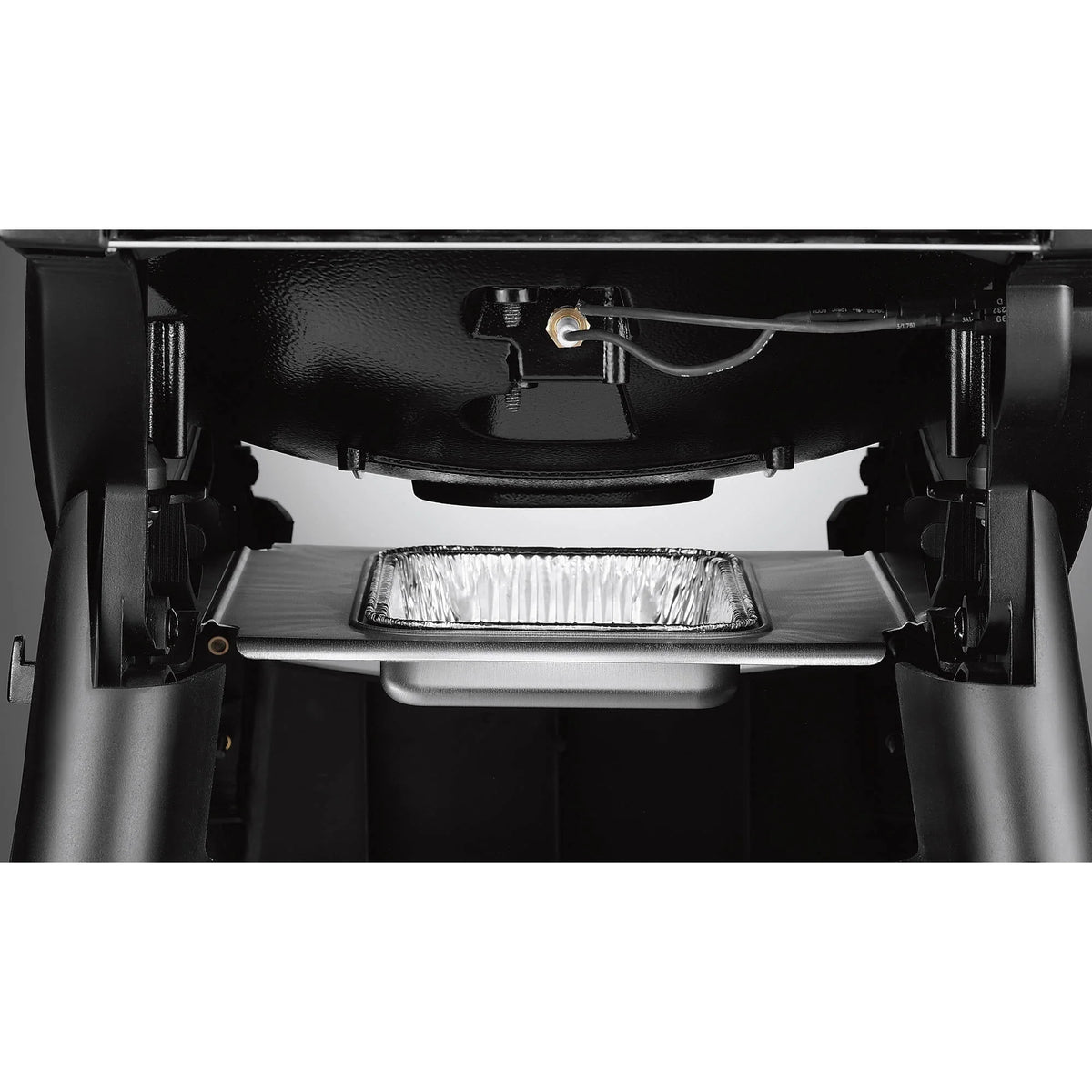 Q 3200 Liquid Propane Gas Grill in Titanium