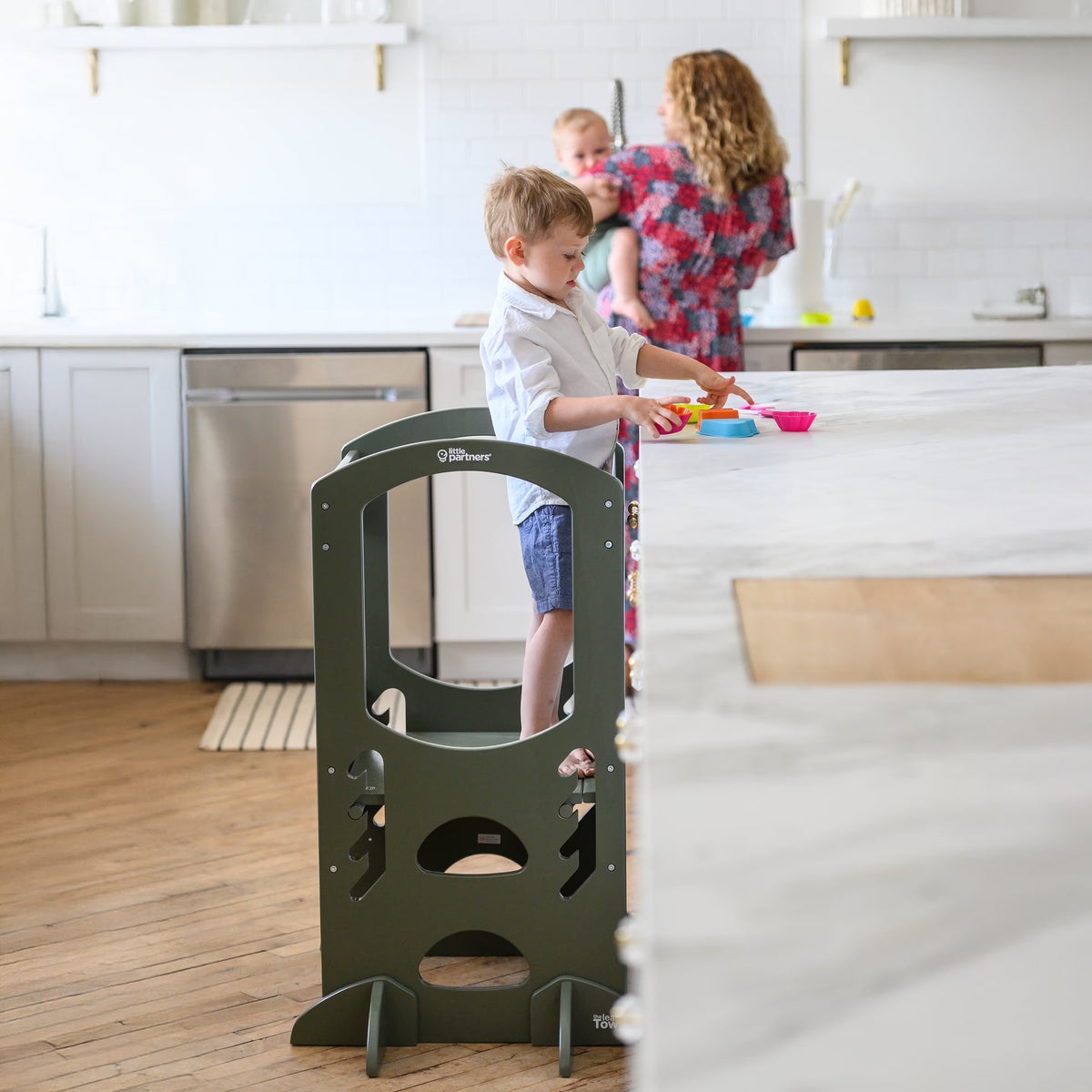 Little Partners Learning Tower Adjustable Height Kitchen Step Stool, Toddler Tower, Encourages Learning, Independence, and Engagement, Safety Climbing Tower for Kitchen Counter - Soft White