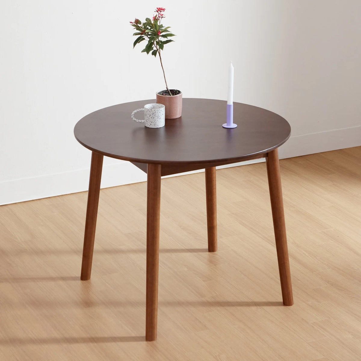 Livinia Aslan 35.4" Round Wooden Dining Table (Natural)