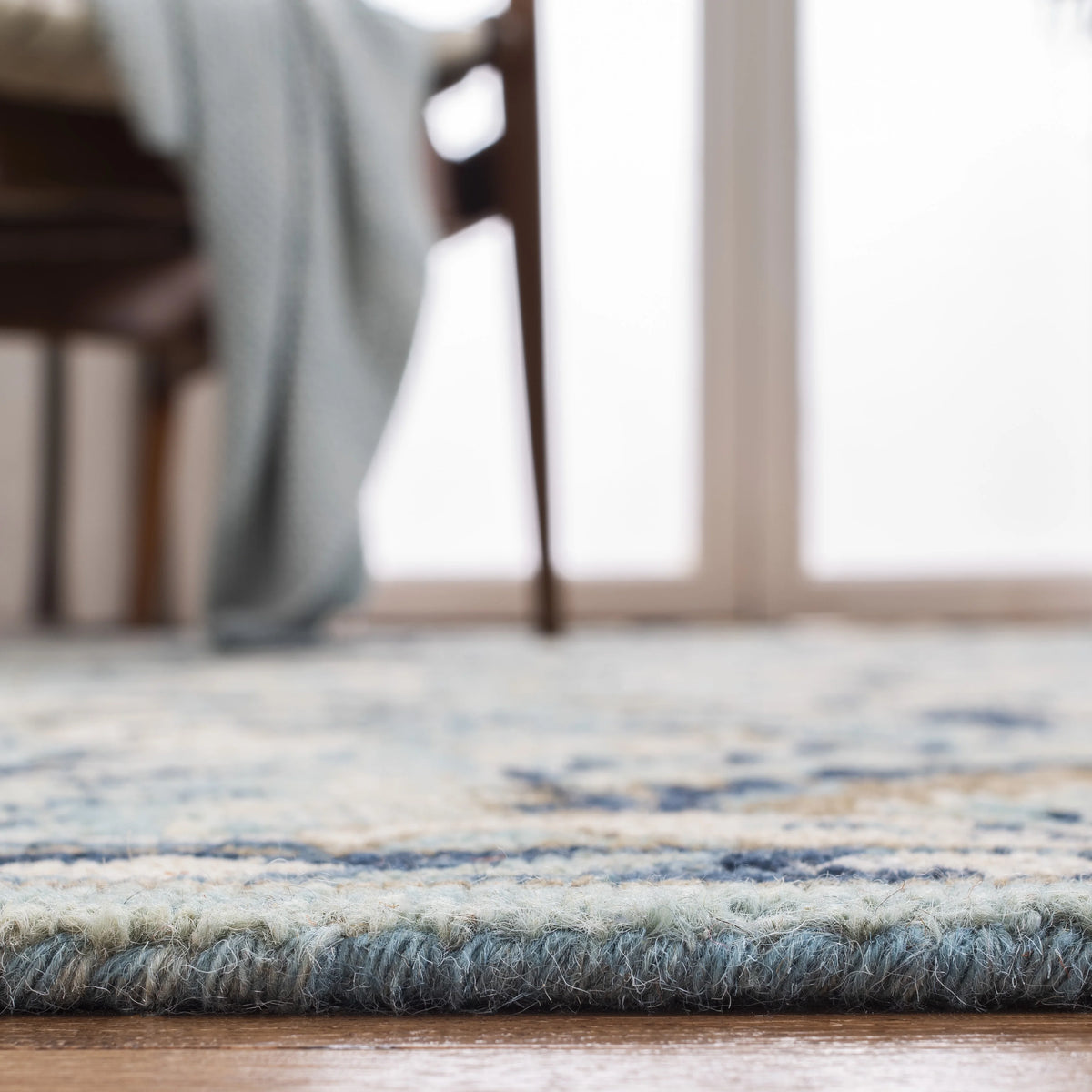 SAFAVIEH Blossom Frona Floral Wool Runner Rug, Blue/Ivory, 2'3" x 14'