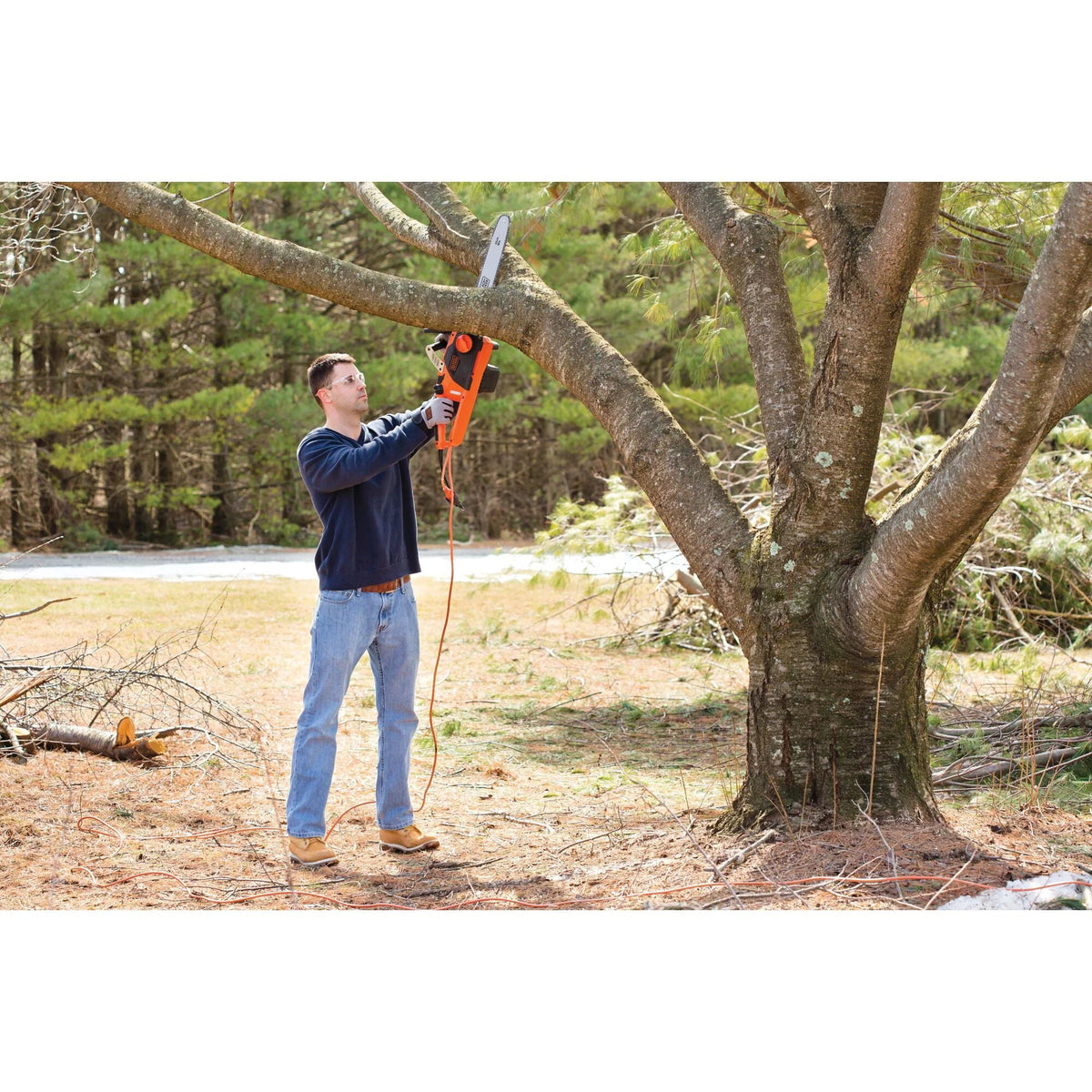 BLACK+DECKER CS1518 15 Amp 18" Corded Chainsaw