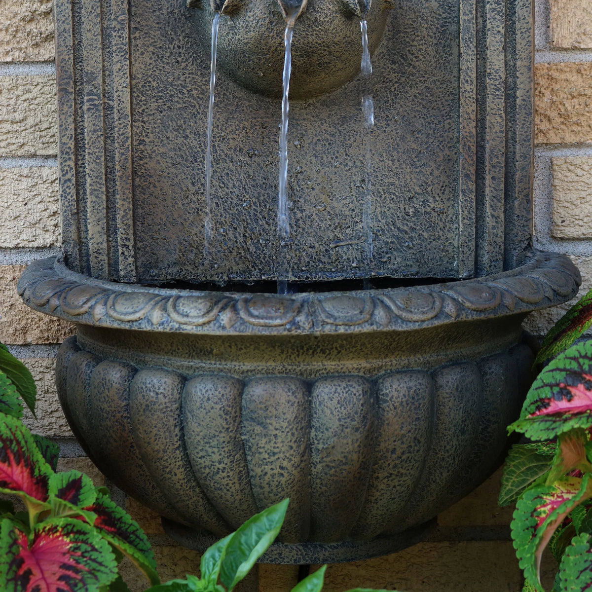 Sunnydaze Florence Polystone Outdoor Wall Fountain, Florentine Finish'