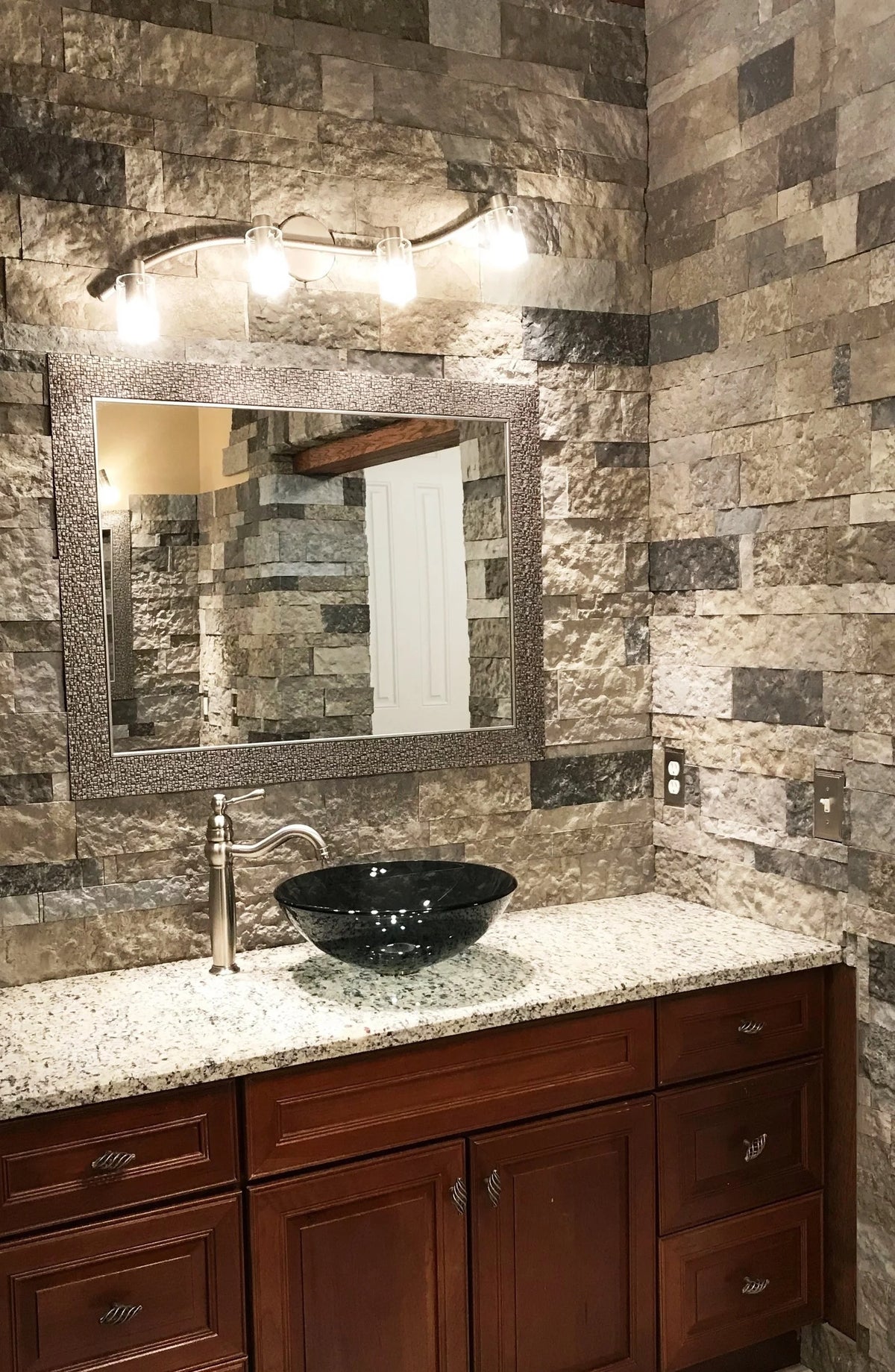AirStone Spring Creek Faux Stone Primary Wall Tile to Cover 8 Square feet for home improvement indoor or outdoor