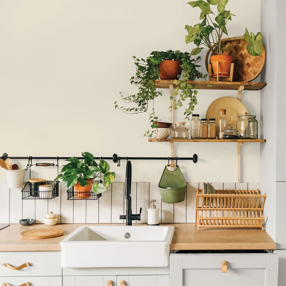 Glidden Spred Grab-N-Go Interior Wall Paint Antique White / Off-White, Eggshell, 1 Gallon