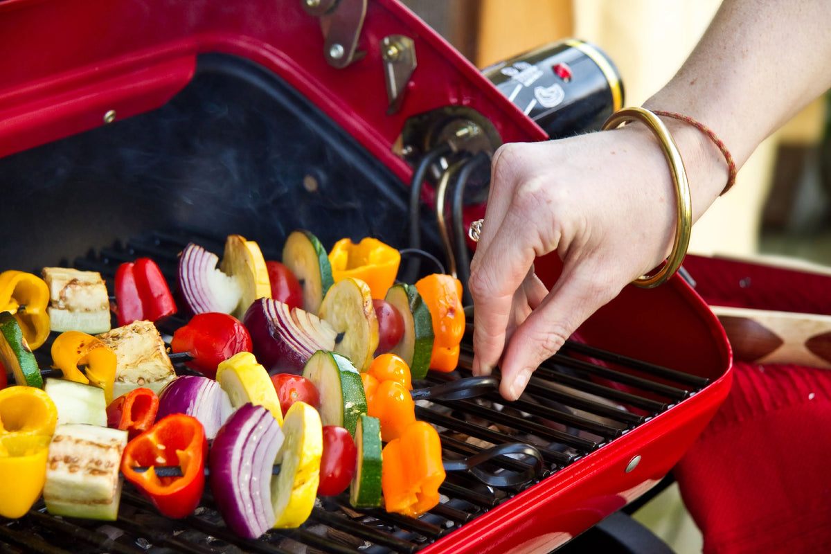 Americana Electric Cart Steel Grill with Polymer Side Tables
