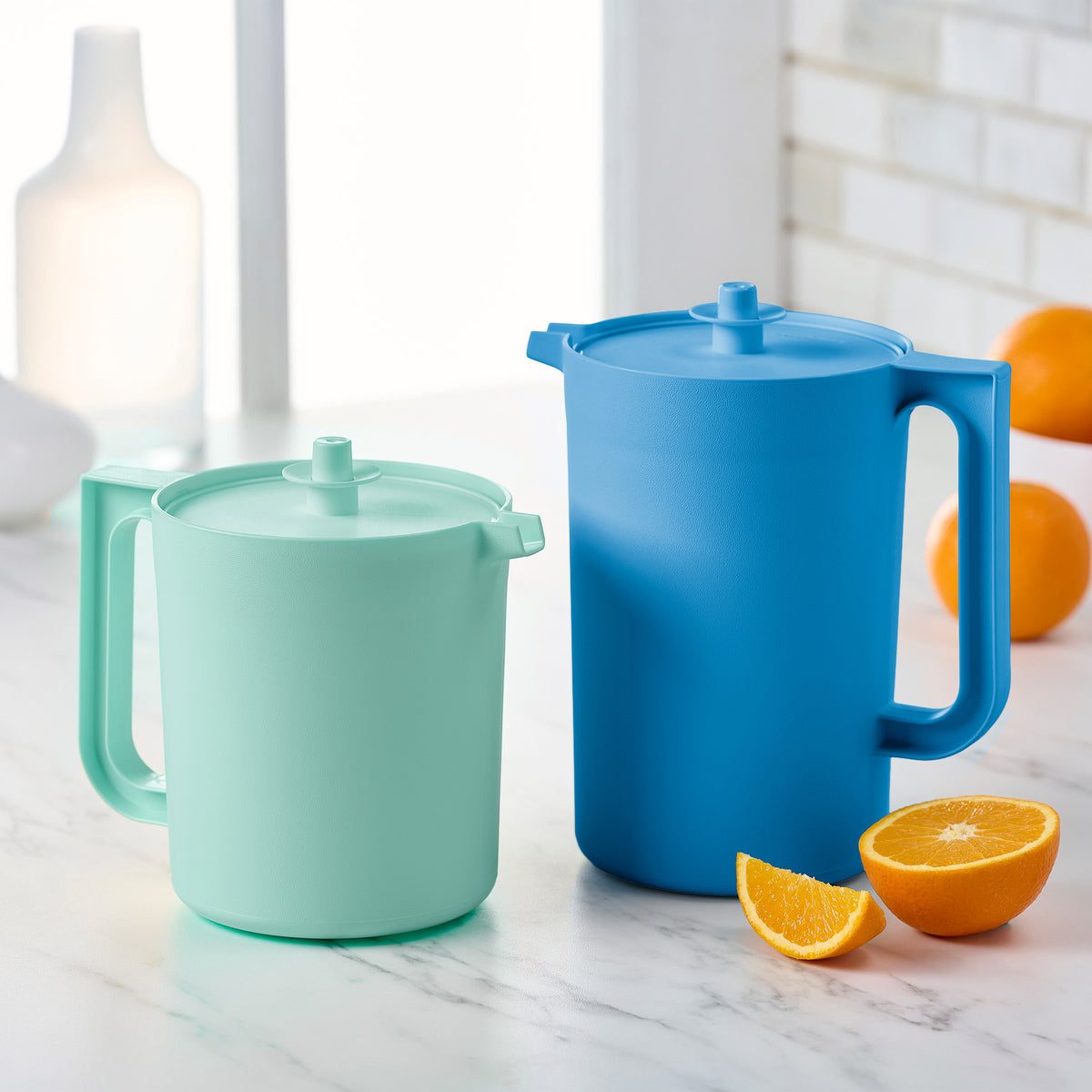 Tupperware Heritage 2-pitcher and 4-tumbler with Lids Set