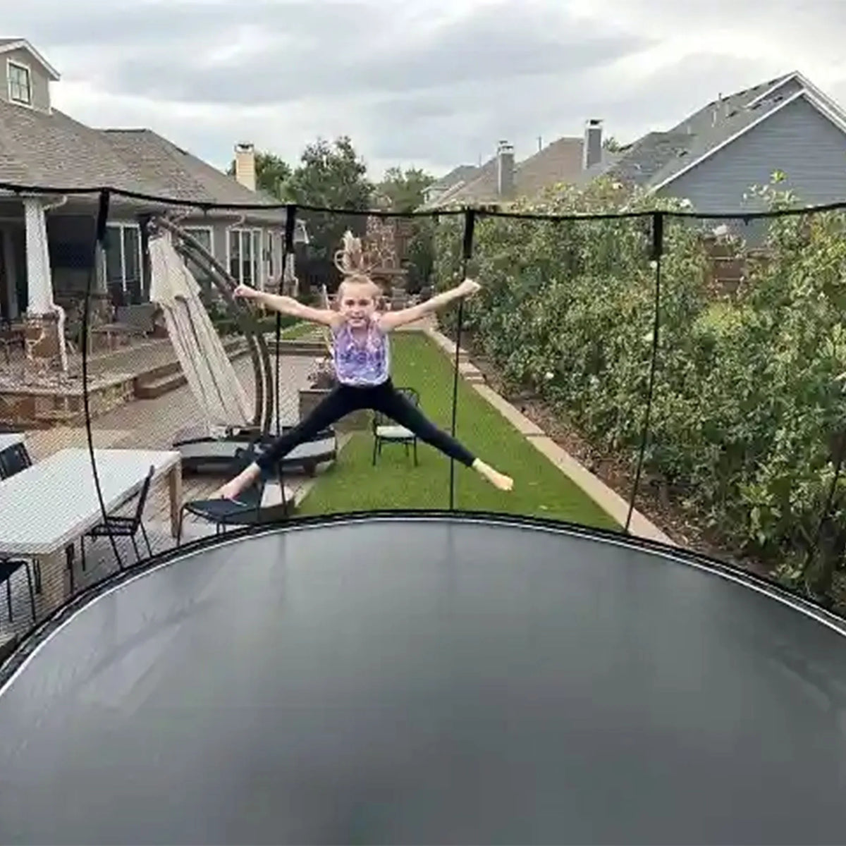 Springfree 8 x 13 ft Large Oval Trampoline w/ Safety Net & SoftEdge Mat