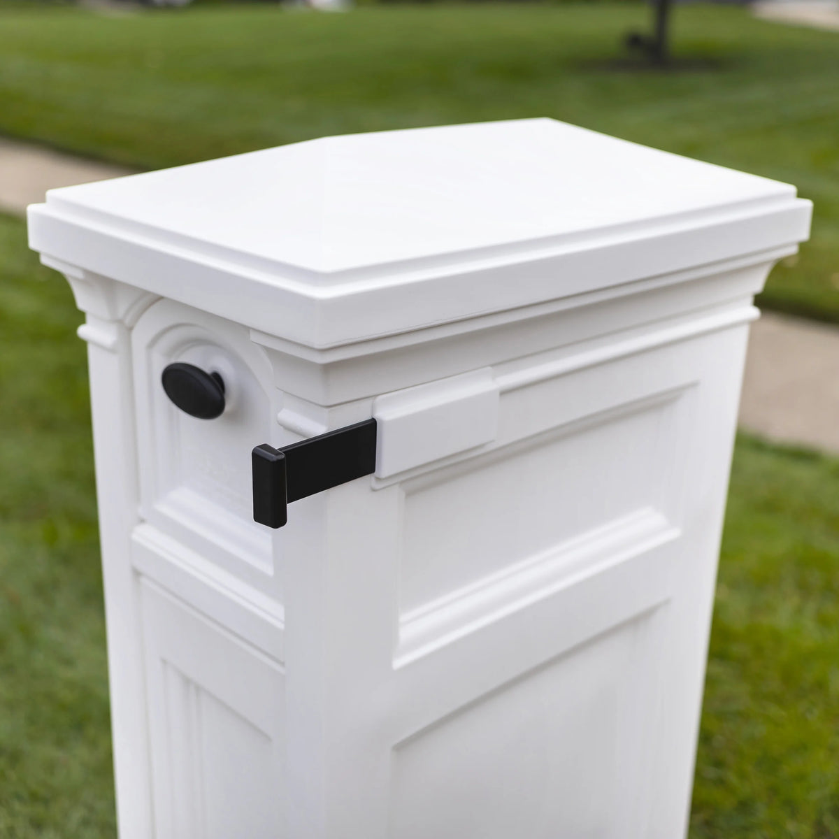 Step2 Atherton Reserve White Lockable Package Storage Mailbox, Plastic