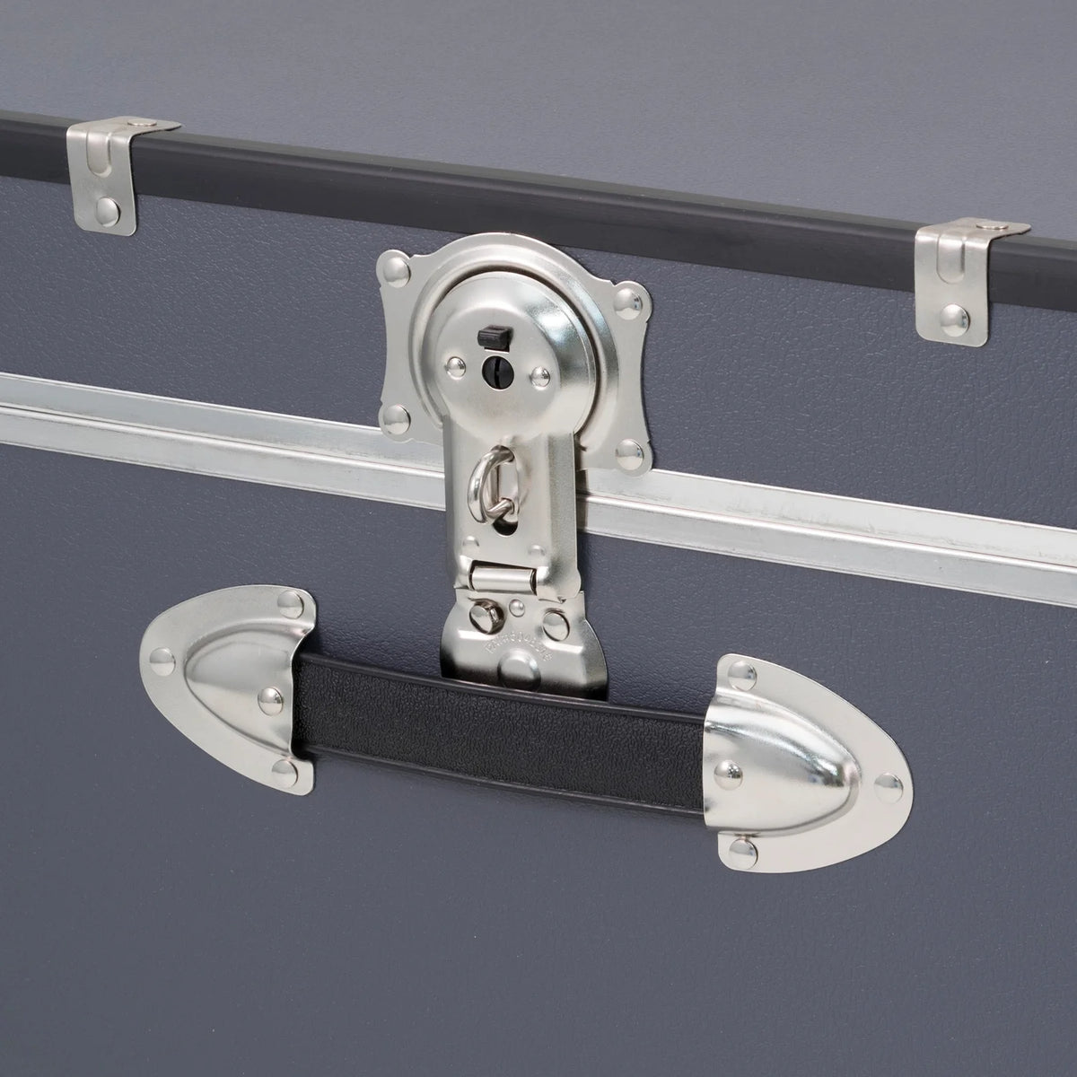 Seward Trunk Rover 30 in. Locking Trunk with Wheels