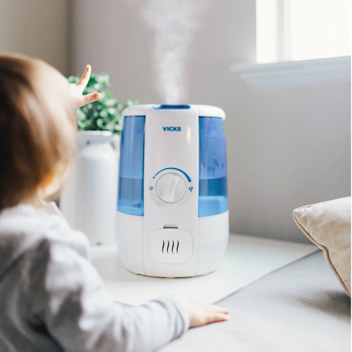 Vicks 1.2 Gallon Cool Relief Filter Free Ultrasonic Humidifier, VUL600, 400 sq. ft