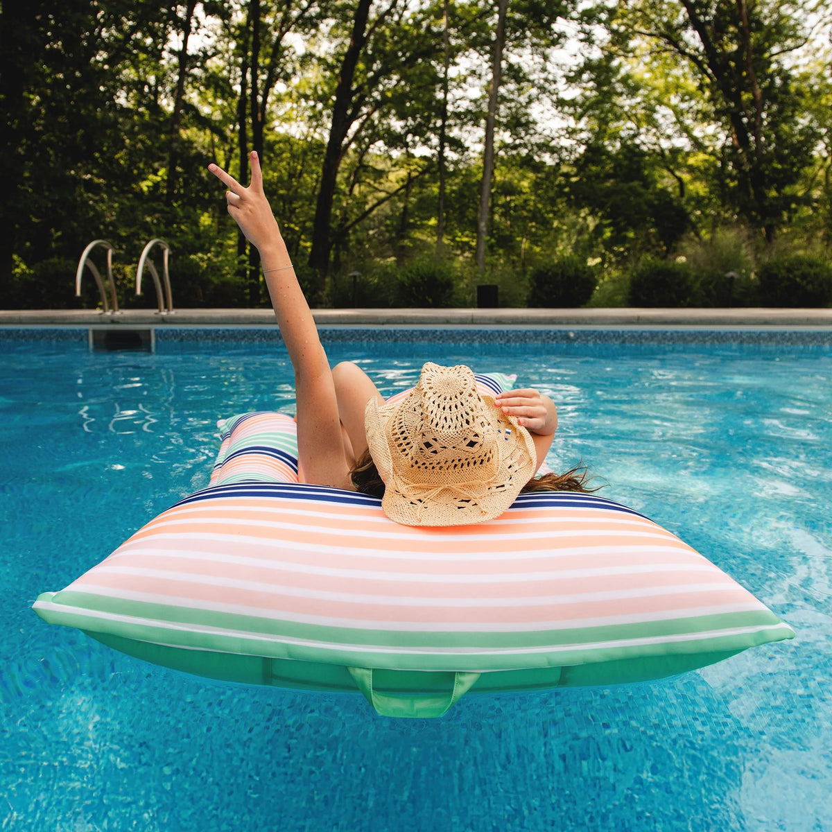 Big Joe Lagoon Lounger No Inflation Needed Pool Float, Americana Nautical Stripe Double Sided Mesh, Quick Draining Fabric, 5 feet Giant