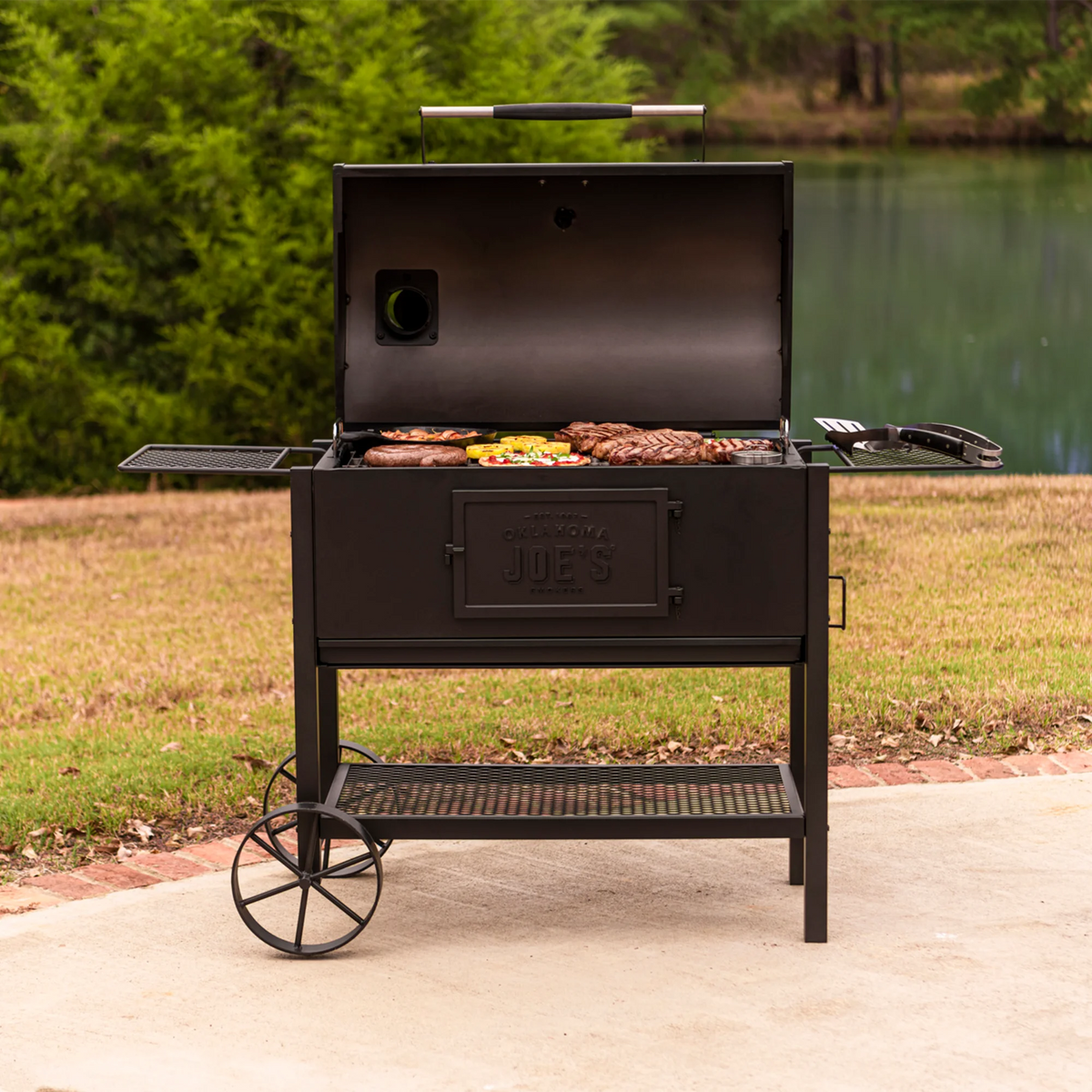Oklahoma Joe's Judge Charcoal Grill