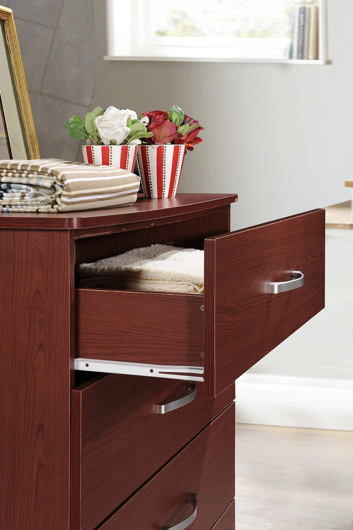 Hodedah 5 - Drawer Chest, Brown, Wood