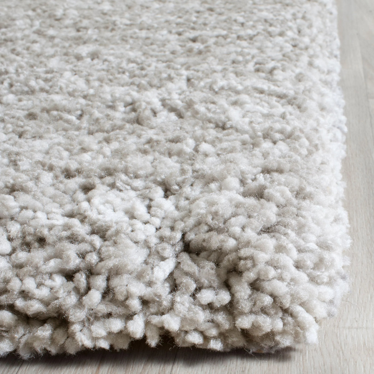 SAFAVIEH Ultimate Atanas Solid Plush Polyester Shag Area Rug, Silver, 4' x 6'