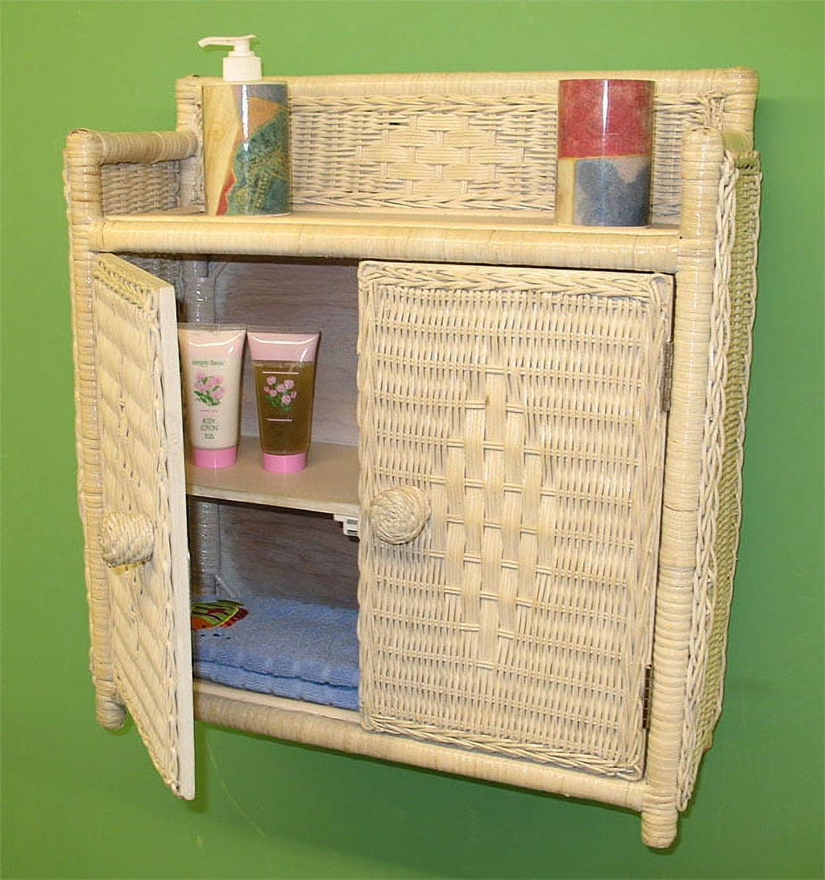 Medicine Chest Wicker Wall Rack, Caramel
