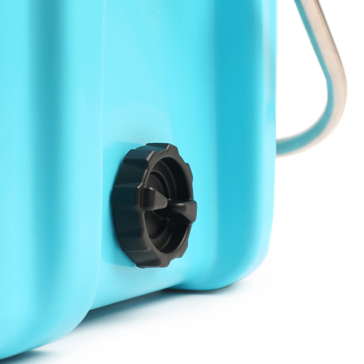 Titan by Arctic Zone™ 20 Quart/30 Can High Performance Hard Cooler - Blue