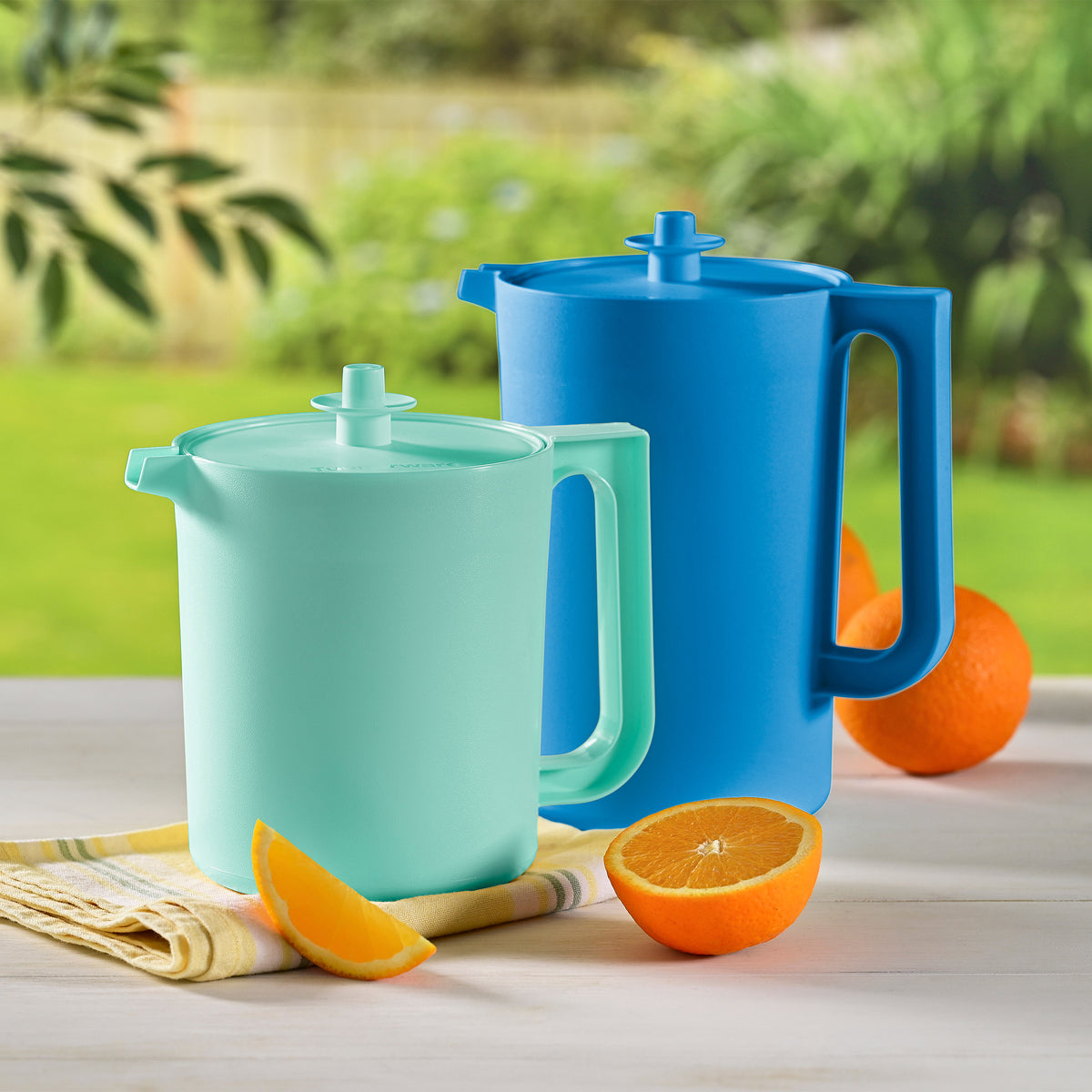 Tupperware Heritage 2-pitcher and 4-tumbler with Lids Set